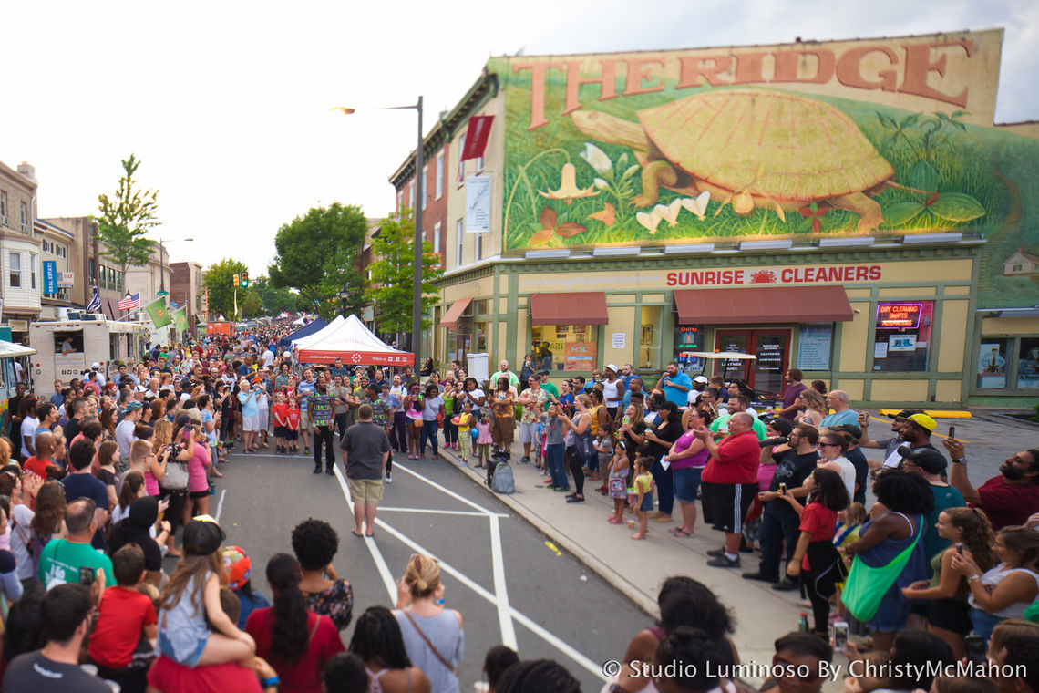 Photo: Live street performance at Night Market Roxborough 2017